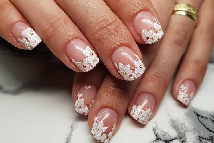 french manicure 2023 short nails designs short french tips 2023