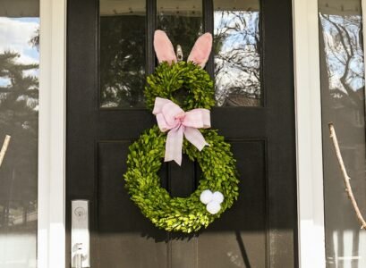 fun easy simple easter bunny wreath diy craft project front door decoration