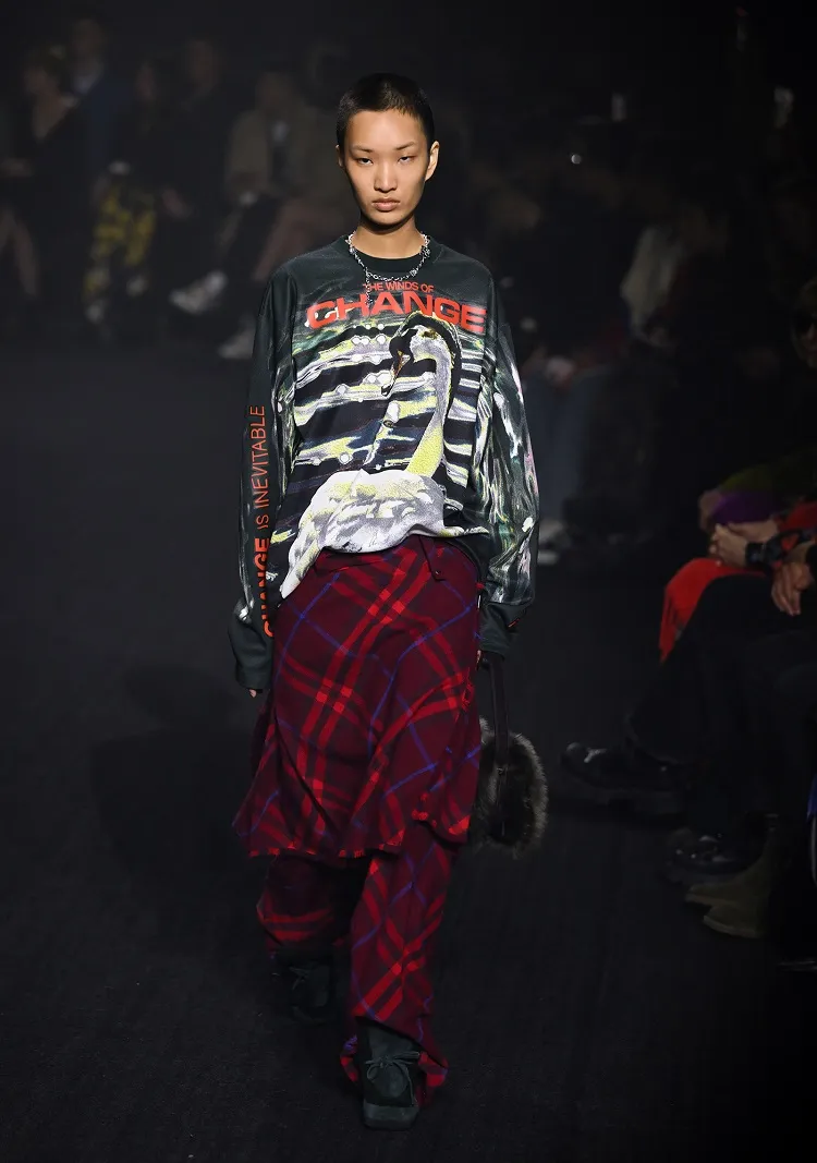 graphic tee burberry tartan skirt 90s fashion 2023 trends