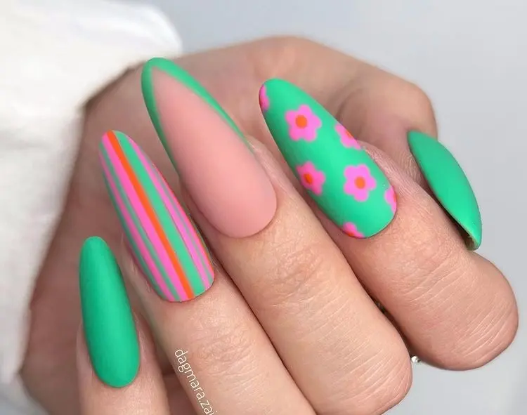 green and pink nails for st Patrick day design