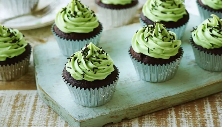 green desserts for st patricks day green chocolate cupcakes
