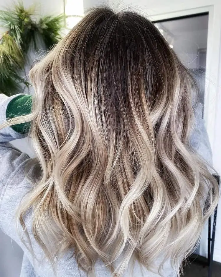 hair colour trends 2023_contrast balayage