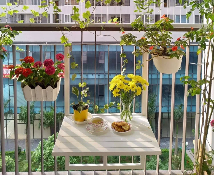 ideas for spring balcony plants that make unique atmosphere
