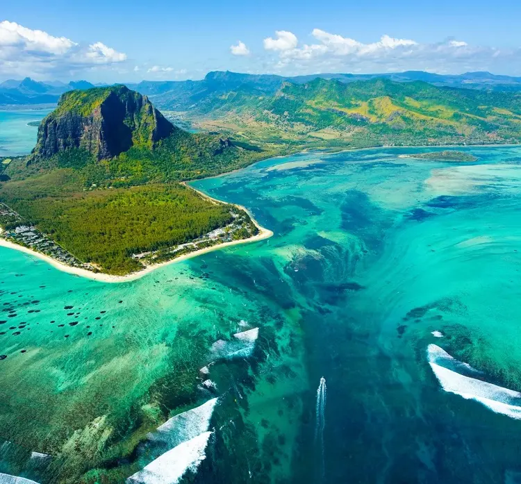 is the mauritius underwater waterfall real