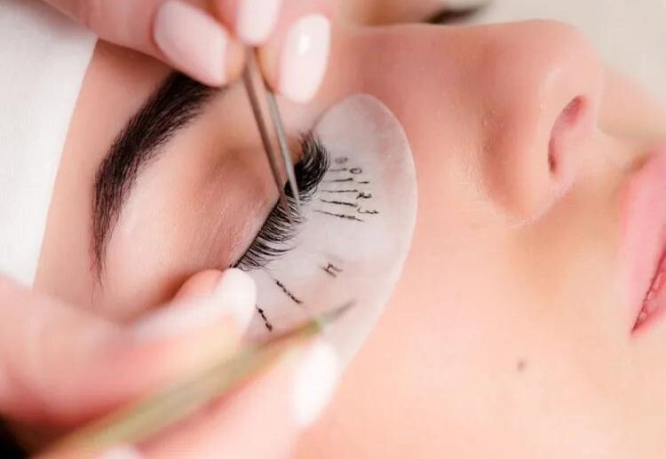 lash extensions tips on how to maintain them properly
