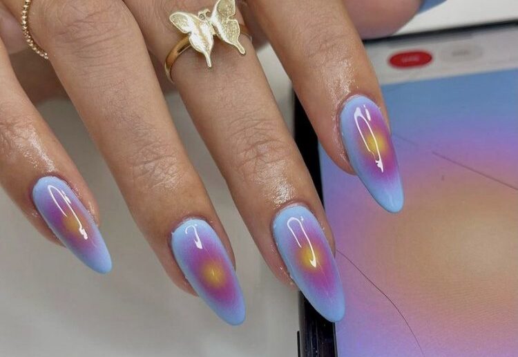 manicure idea that depicts aura's glow in blue purple and yellow