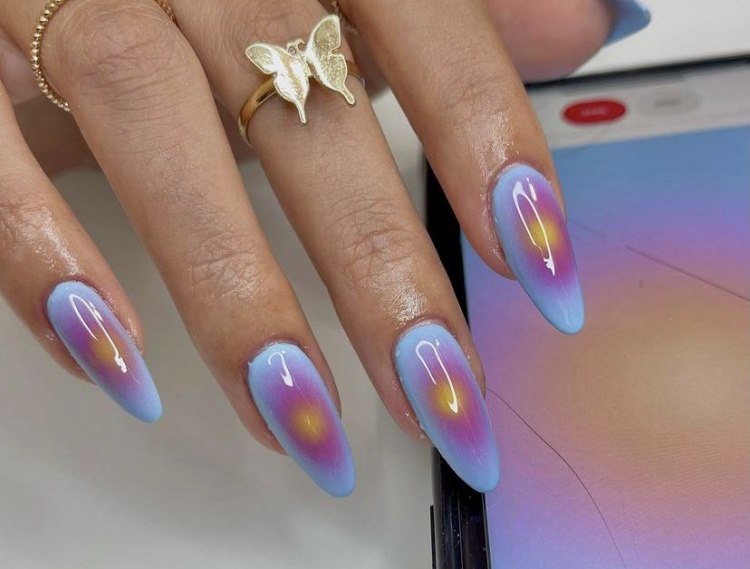 Manicure Idea That Depicts Auras Glow In Blue Purple And Yellow 
