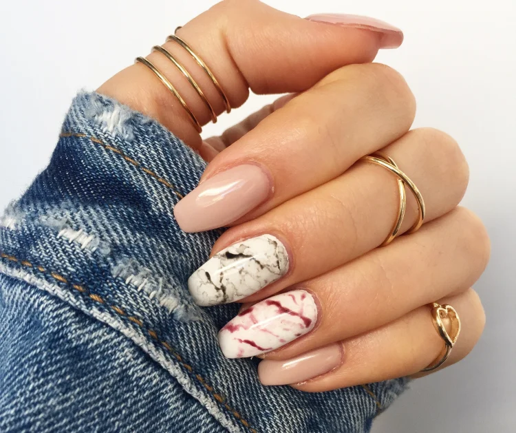 marble nail idea pink nude black shades 2023