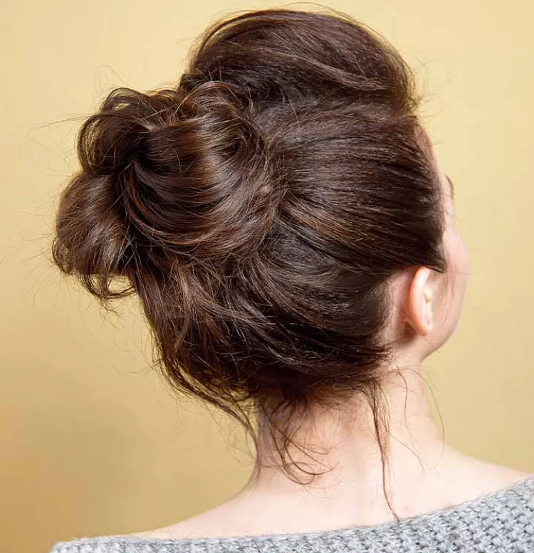 messy bun hairstyle idea with claw clips