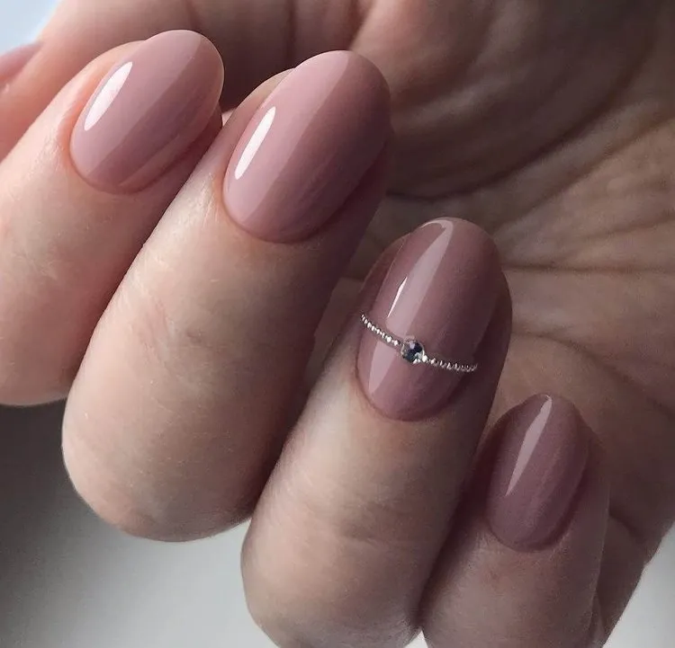 minimalist nail design for women over 60