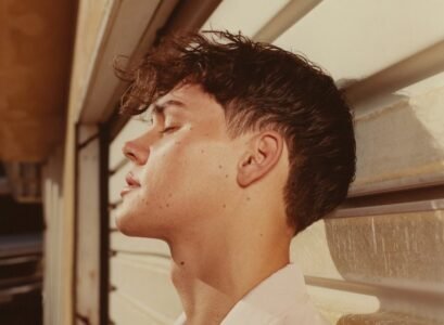noah beck haircut wet mop hairstyle men hair trends 2023