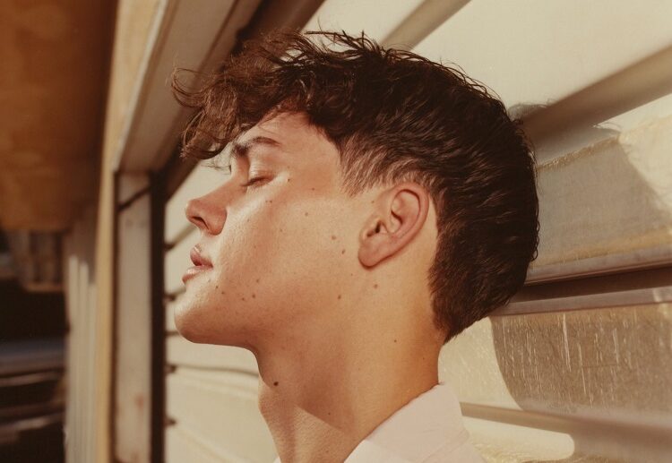 noah beck haircut wet mop hairstyle men hair trends 2023