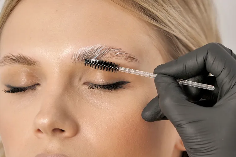non-invasive procedure easy procedure for clean eyebrows