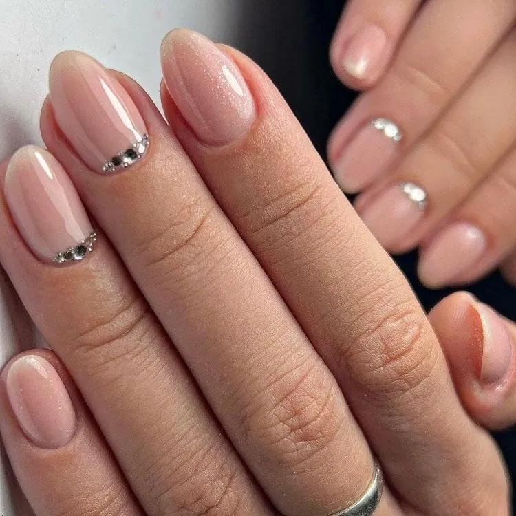 nude nails minimalist manicure 2023 trends