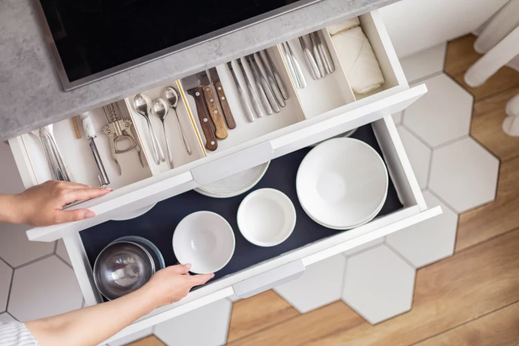organized kitchen drawers arranging kitchen utensils
