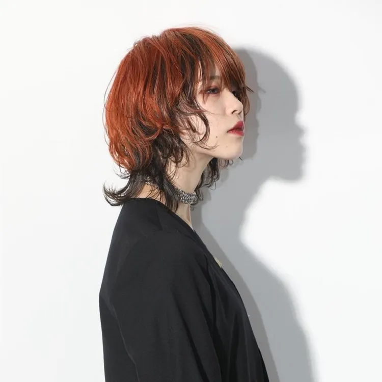 red japanese wolf cut short hairstyles women 2023