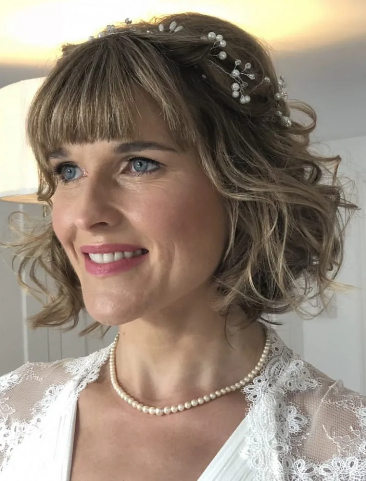 short bridal hairstyle with curls and bangs_bridal hairstyles 2023