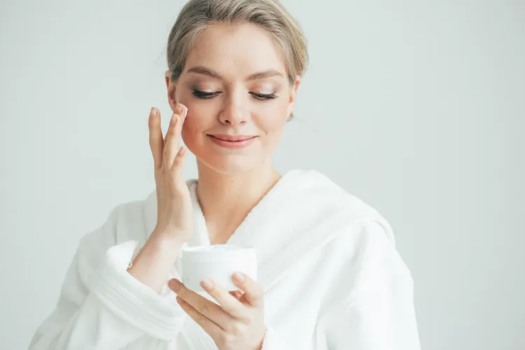 skin-lightening creams moisturizing effect