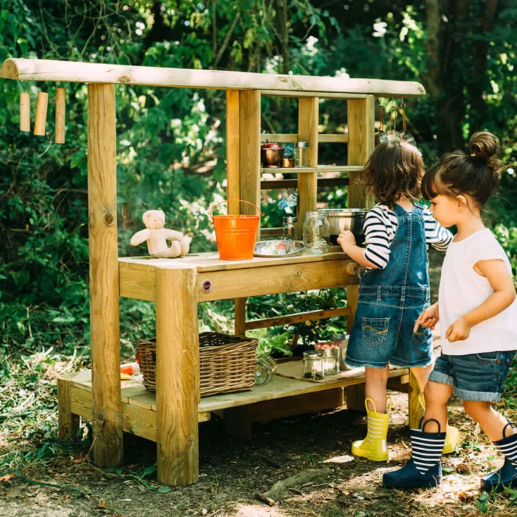 small outdoor mini kitchen idea for kids
