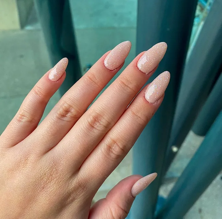 sprarkly peach nails_nude glitter nails