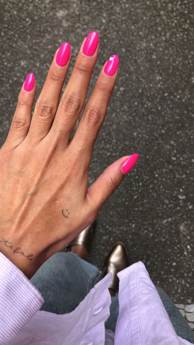 spring-nail-colors-2023-pink-trendy-fashion-week-new-york-inspo