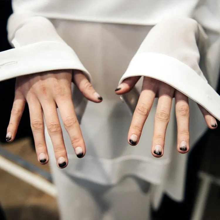 spring-nail-colors-2023-tips-trendy-inspo-black-french-nails-ombre-new-york-fashion-week