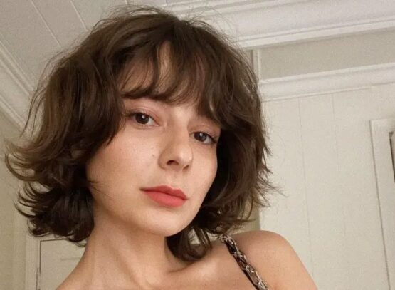 trendy shaggy bob for wavy hair and cute blunt bangs