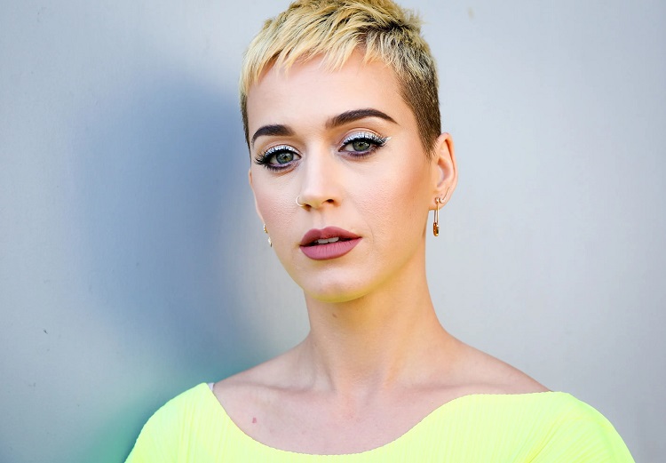 trendy short hairstyles_blonde hairstyles