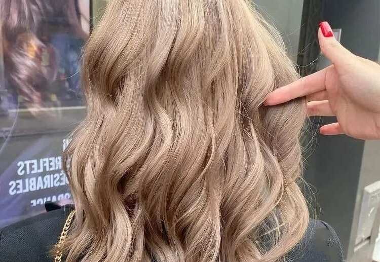 what is cocoa blonde trendy hair color 2023
