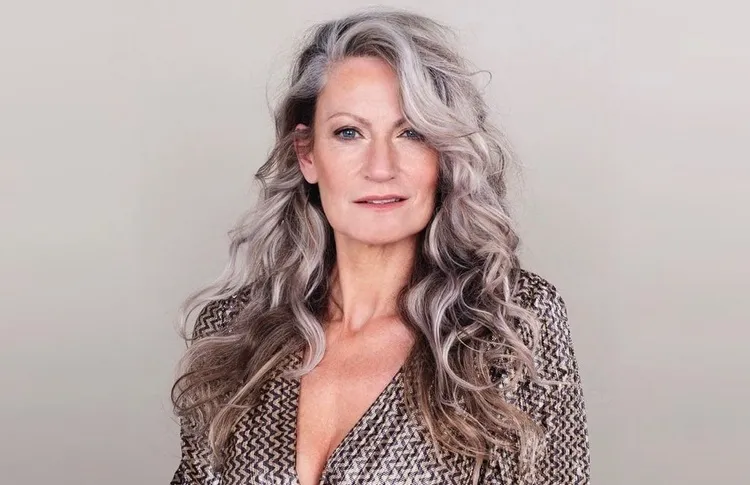 20+ flattering long gray hairstyles for women over 50