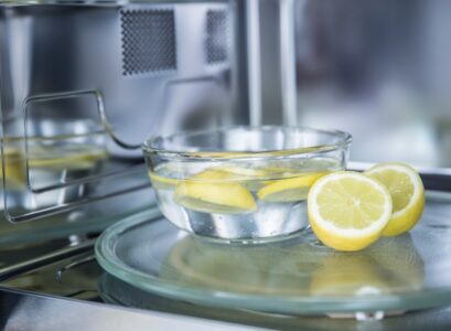 cleaning microwave with lemon effective method