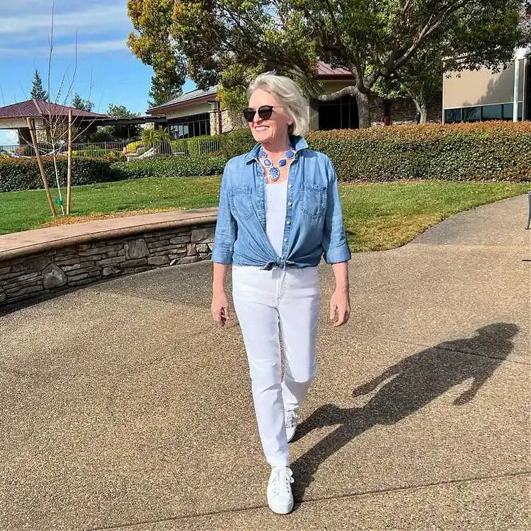 how to wear white jeans over 50 these trendy summer outfits will make you look younger