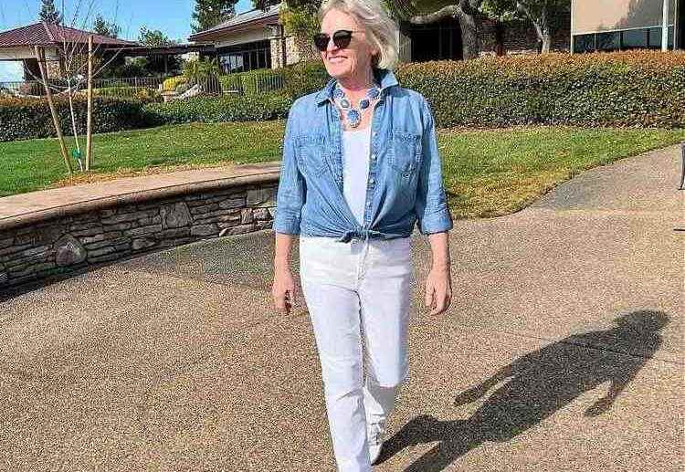 how to wear white jeans over 50 summer outfits to look younger