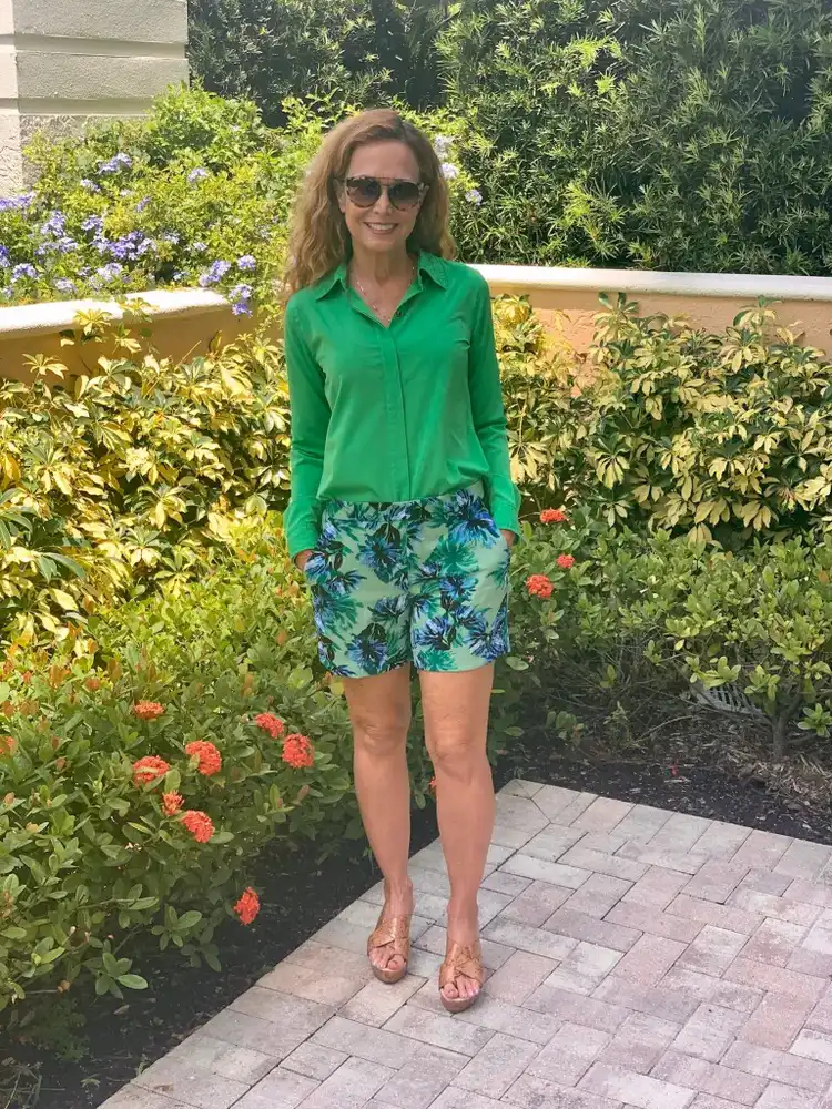 patterned or printed shorts for mature women summer outfits ideas