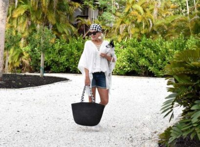 the best shorts for women over 50 trendy summer outfits 2023 ideas