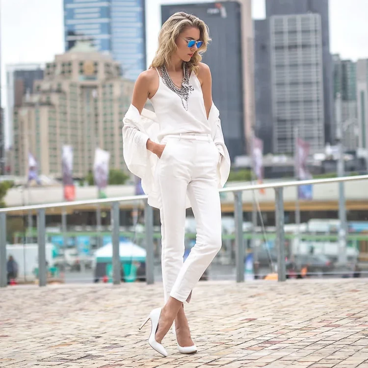 white pants outfits 2023 summer trends