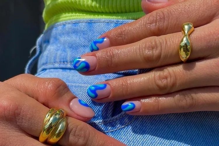 abstract nails spring manicure 2023 cobalt blue swirl
