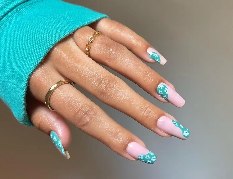 abstract nails with flower decoration ideas spring 2023