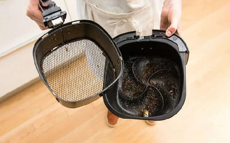air fryer cleaning hack vinegar basket with stuck in food (1)