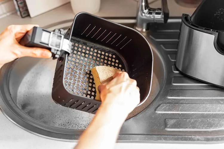 air fryer cleaning hack washing with dish soap and vinegar