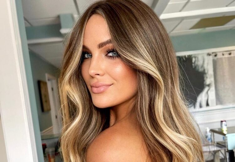 blonde balayage with money pieces stylish look 2023 trends