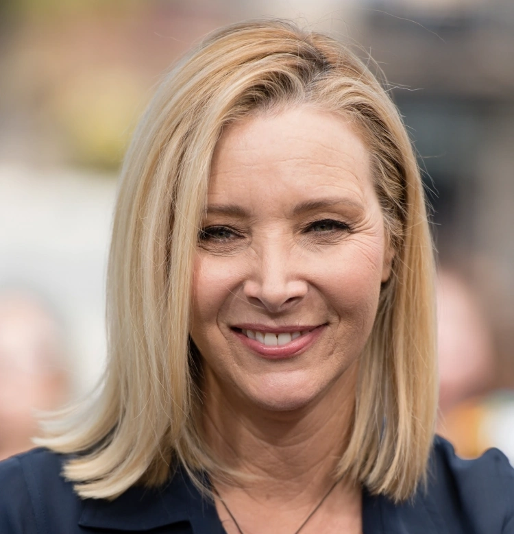 blunt cut side part blonde hair celebrity lisa valerie kudrow