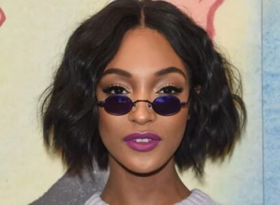 blunt wavy layered bob cut middle part oval face