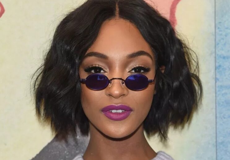 blunt wavy layered bob cut middle part oval face