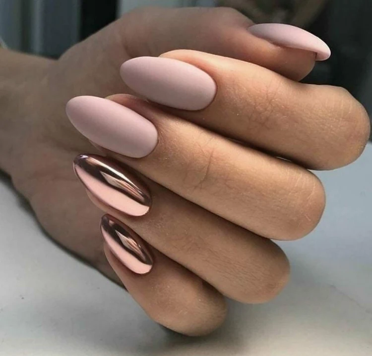 chrome and matte effect nails 2023