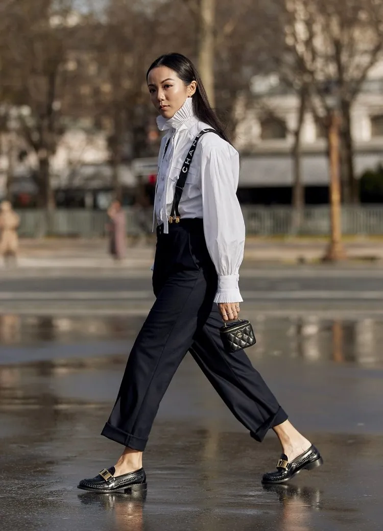 classic loafers old money shoes black and white outfit chic street style