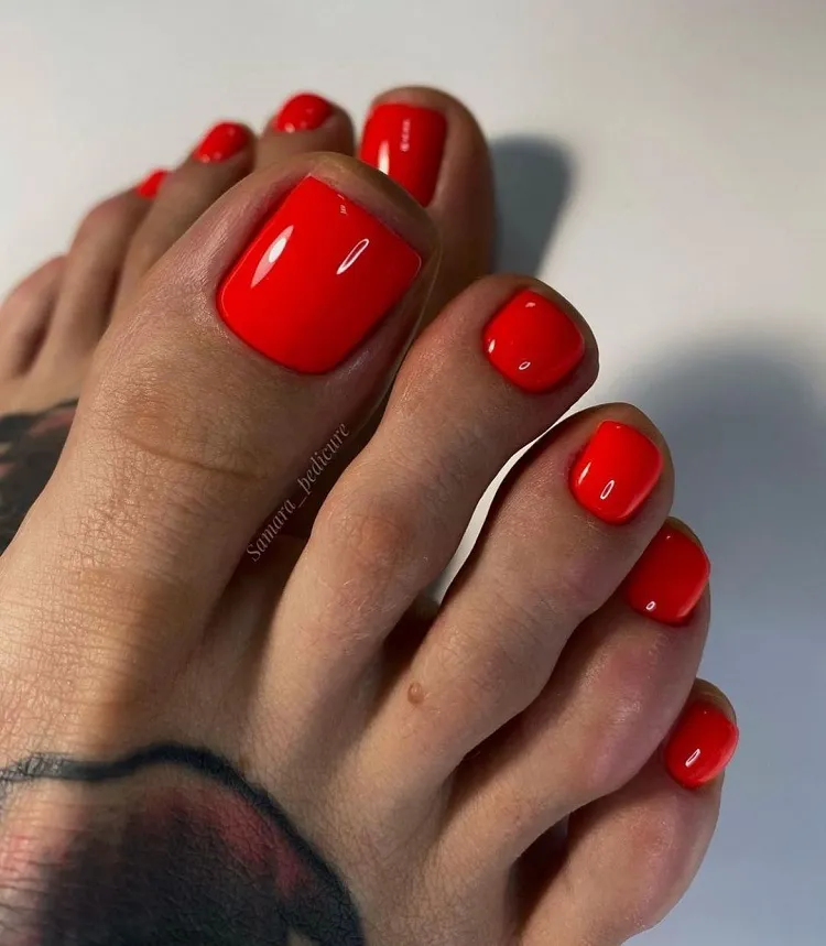 classic red color toe nail polish timeless trend