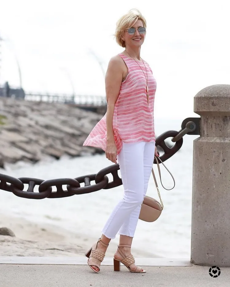 cropped white jeans and tunic top outfit