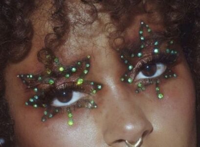 gemstone star shape eyelid design smudged lipstick pink cheeks coachella makeup