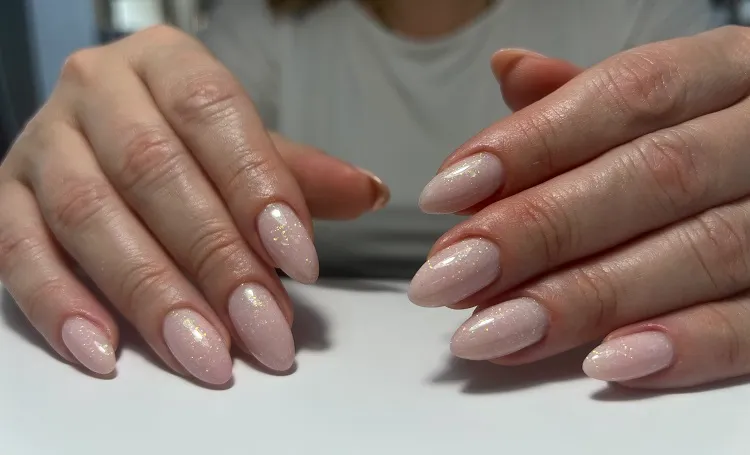 glitter nails for mature ladies to try in 2023